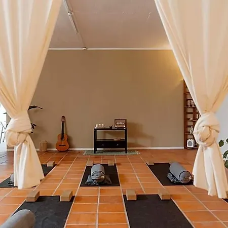 Nana House Ericeira - Yoga & Surf * Μάφρα